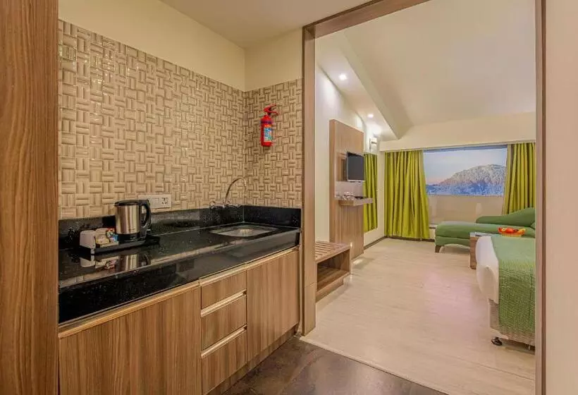 Premium room w/ mountain view, Sterling Mussoorie
