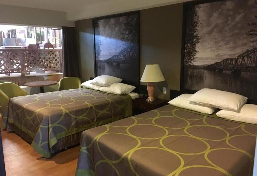 سوییت, Super 8 By Wyndham Prince George