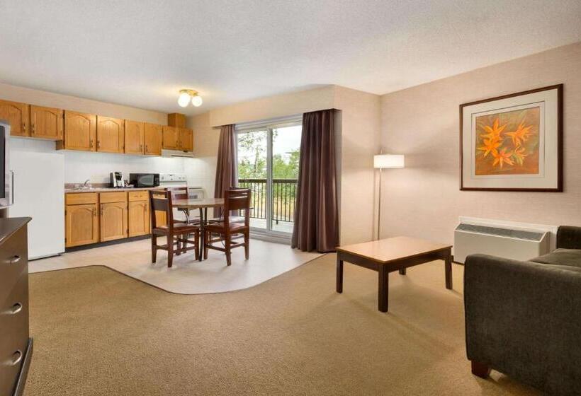 سوییت, Super 8 By Wyndham Prince George