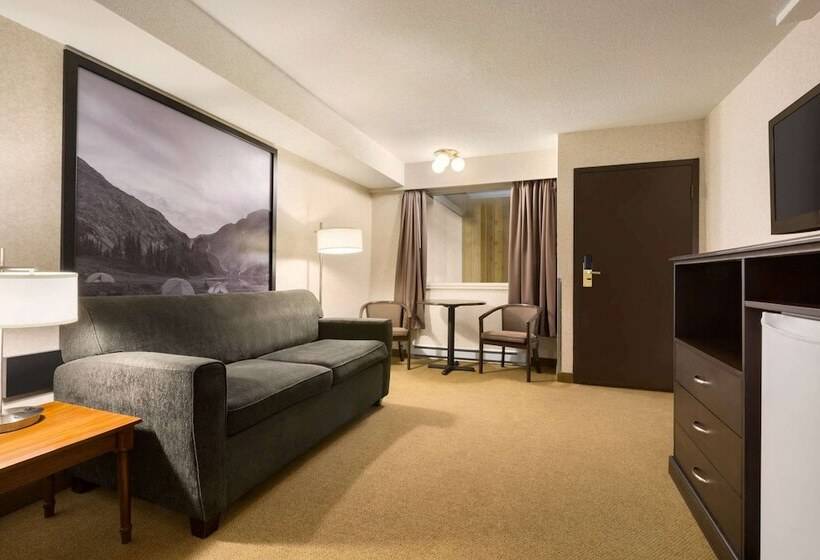 استودیوی استاندارد, Super 8 By Wyndham Prince George