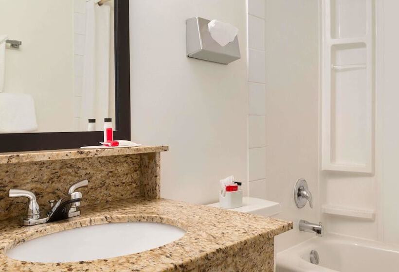 استودیوی استاندارد, Super 8 By Wyndham Prince George