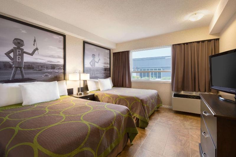 سوییت, Super 8 By Wyndham Prince George