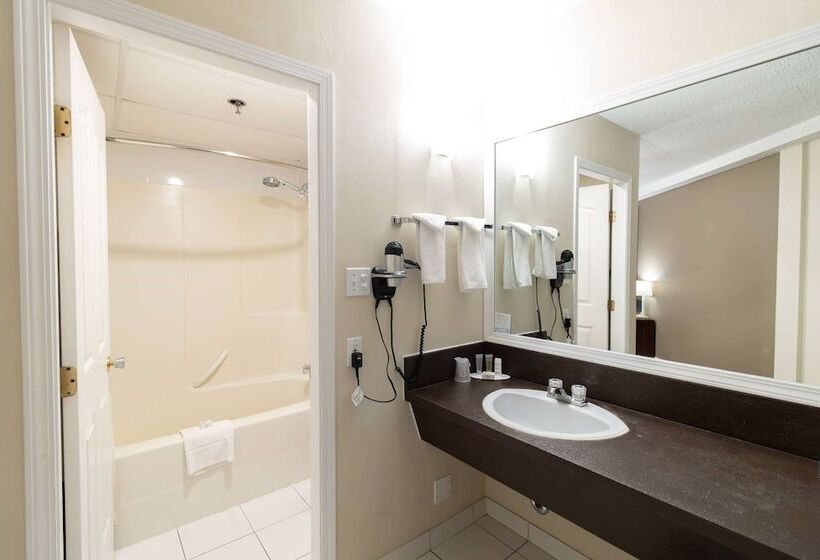 استودیوی استاندارد, Super 8 By Wyndham Prince George