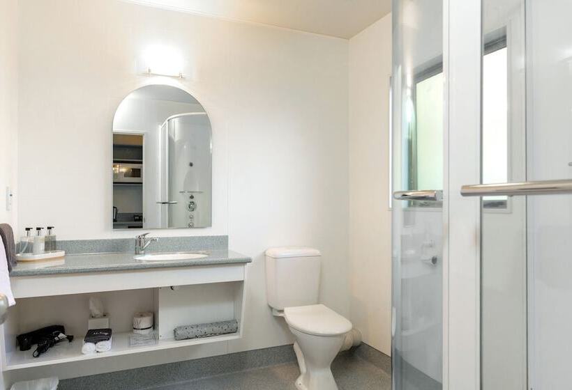 استودیو اجرایی, Jasmine Court Motel