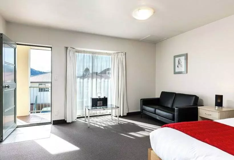 Executive-studio, Jasmine Court Motel