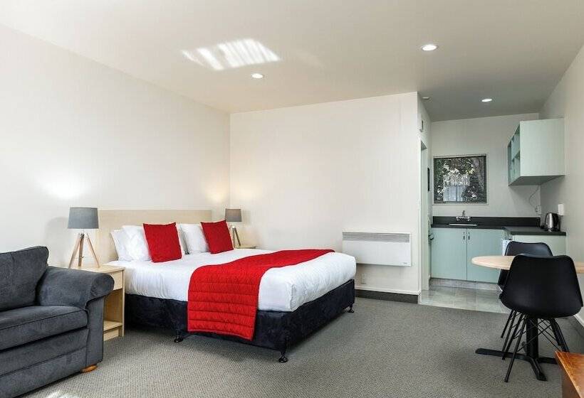 استودیوی استاندارد, Jasmine Court Motel