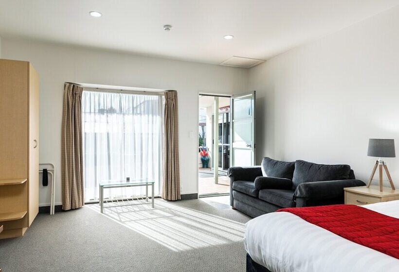 Студия Стандарт, Jasmine Court Motel