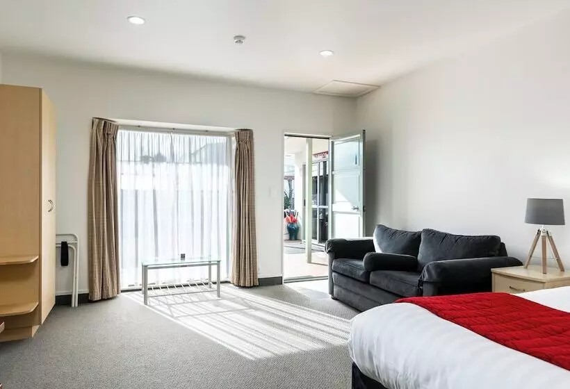 Standard-studio, Jasmine Court Motel