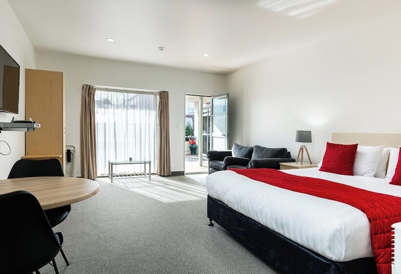 استودیوی استاندارد, Jasmine Court Motel