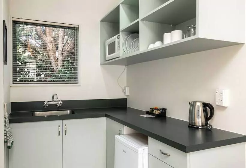 Standard-studio, Jasmine Court Motel