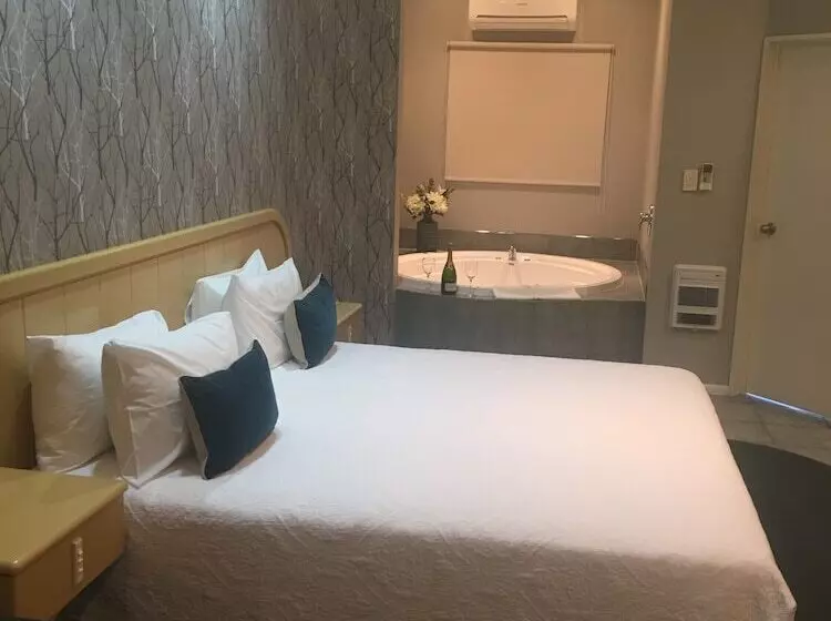 2ベッドルームアパートメント, Village Motel