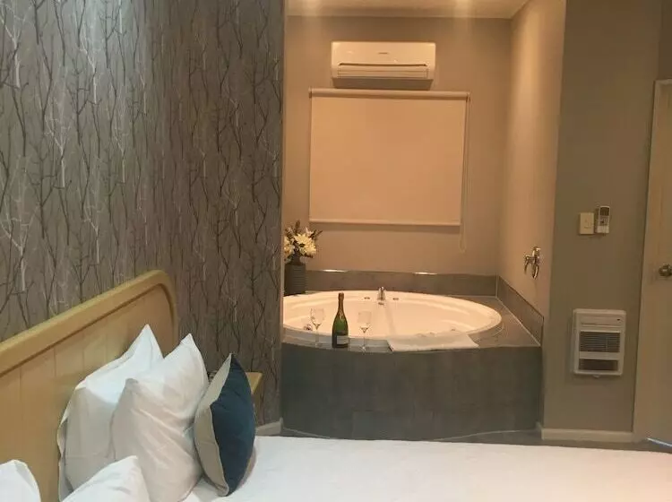 2ベッドルームアパートメント, Village Motel