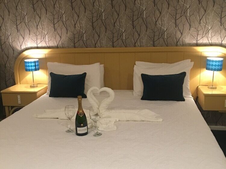 Апартаменты 2 Спальни, Village Motel