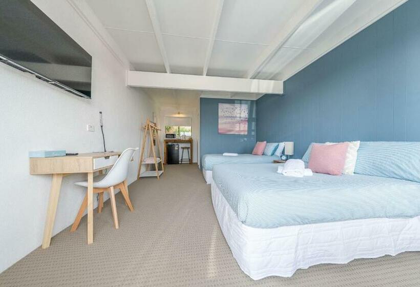 חדר סטנדרט לשלושה, Coast Motel Eden