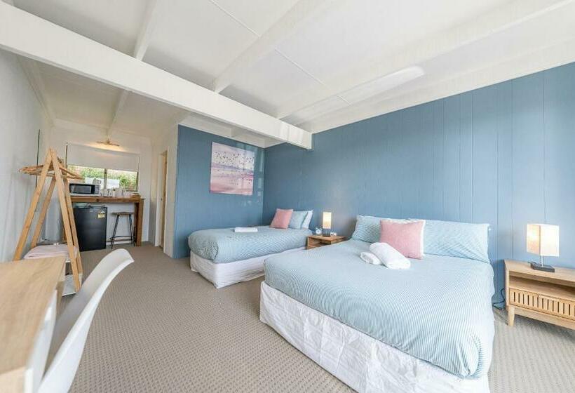 חדר סטנדרט לשלושה, Coast Motel Eden