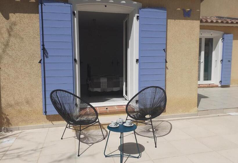 غرفة قياسية مطلّة علي حمام السباحة, Chambres D Hãƒæ’ã‚â´tes Dans Authentique Mas Avec Piscine En Provence