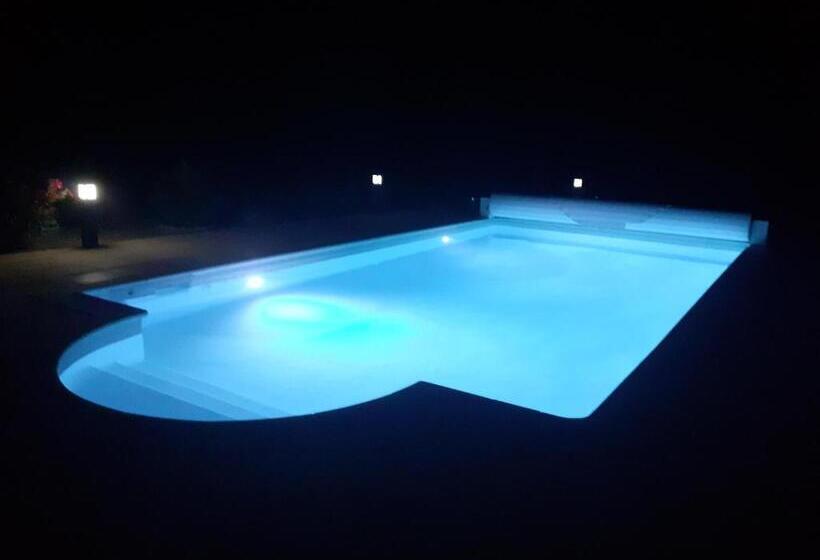 Номер Deluxe, Chambres D Hãƒæ’ã‚â´tes Dans Authentique Mas Avec Piscine En Provence