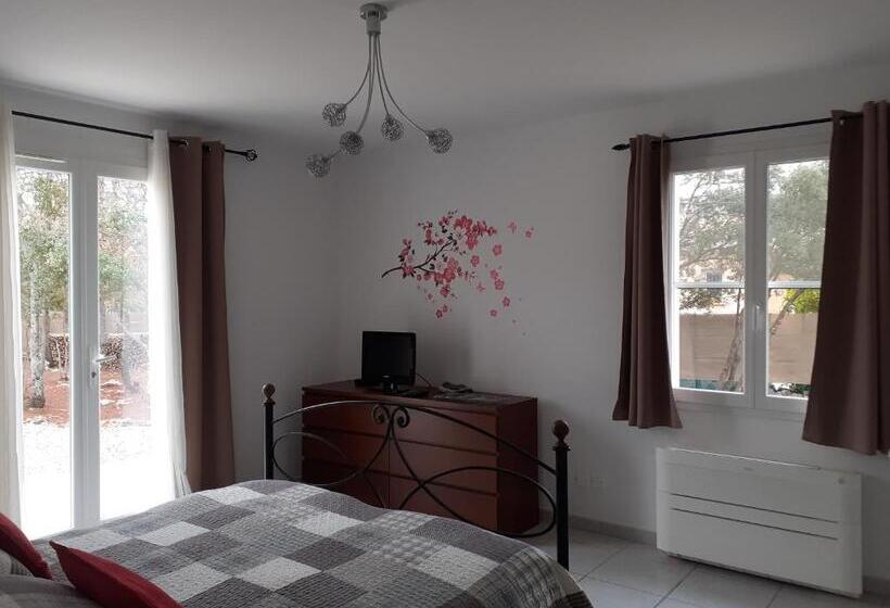 스탠다드 룸 풀장 전망, Chambres D Hãƒæ’ã‚â´tes Dans Authentique Mas Avec Piscine En Provence