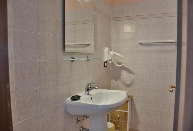 스탠다드 트리플 발코니 룸, Villa Paradiso