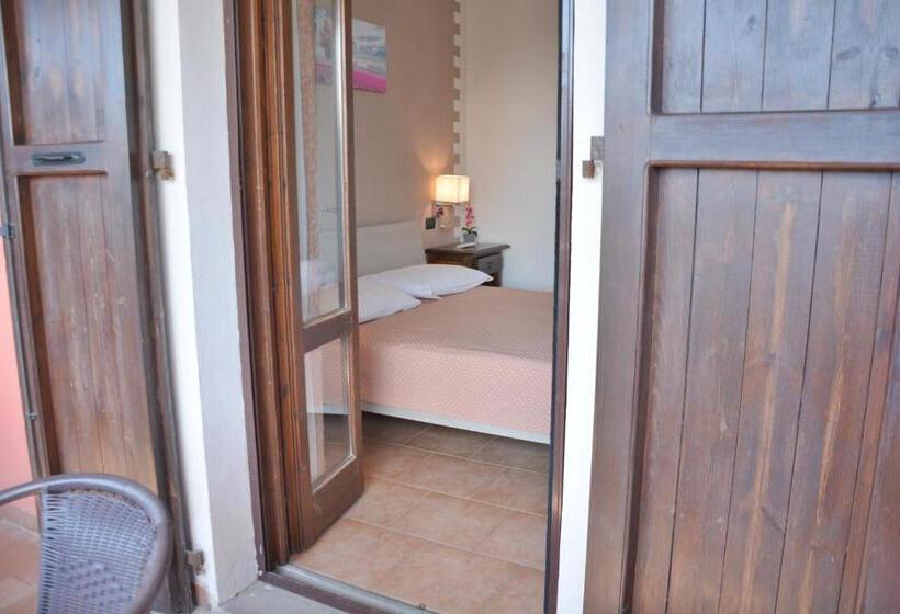 스탠다드 트리플 발코니 룸, Villa Paradiso