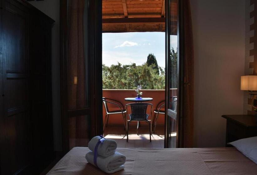 Трехместный Номер Стандарт с Балконом, Villa Paradiso