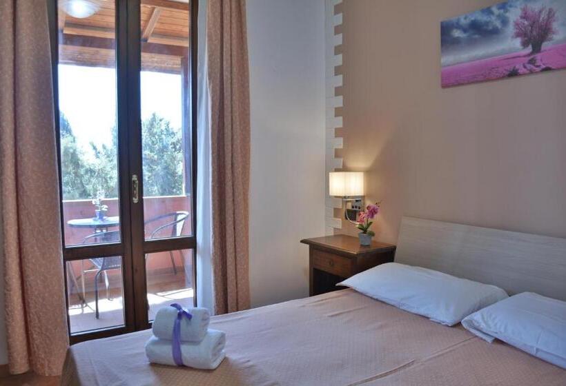 스탠다드 트리플 발코니 룸, Villa Paradiso