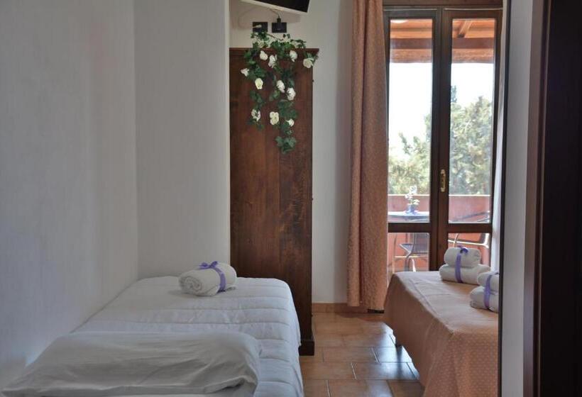 스탠다드 트리플 발코니 룸, Villa Paradiso