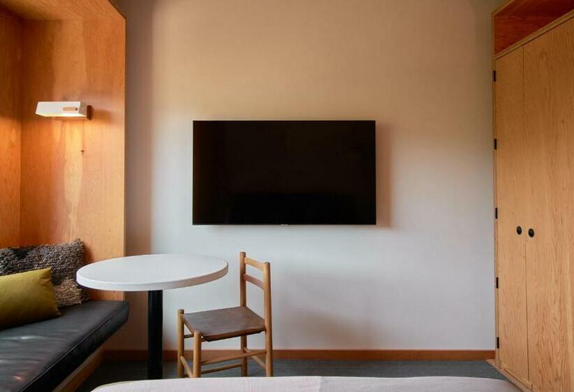 اتاق استاندارد, Ace Hotel Toronto