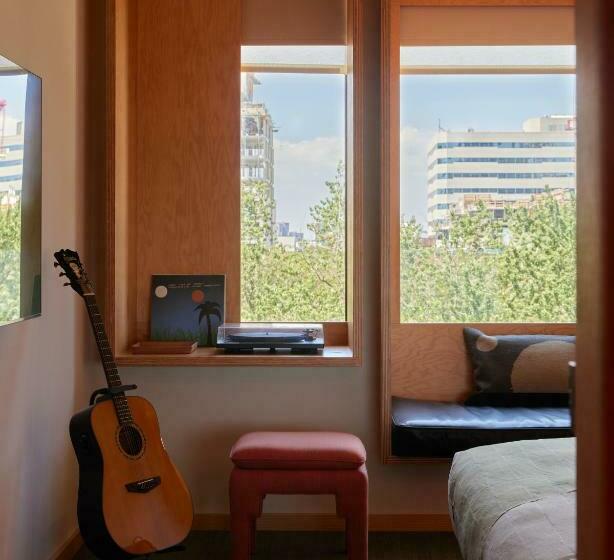 اتاق سوپریور با تخت بزرگ, Ace Hotel Toronto