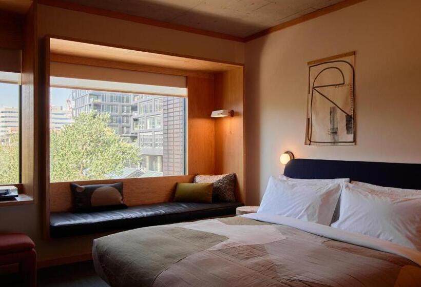 اتاق سوپریور با تخت بزرگ, Ace Hotel Toronto