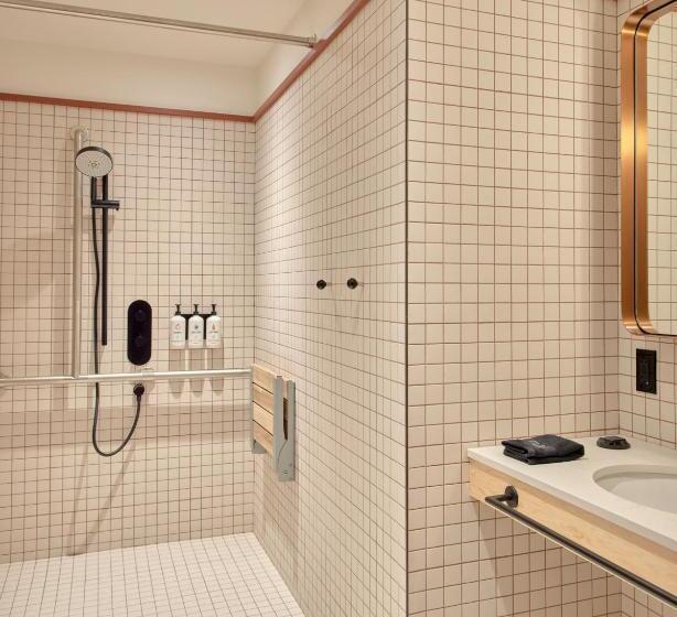 اتاق استاندارد برای معلولان, Ace Hotel Toronto