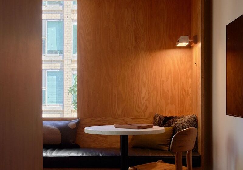 اتاق استاندارد, Ace Hotel Toronto