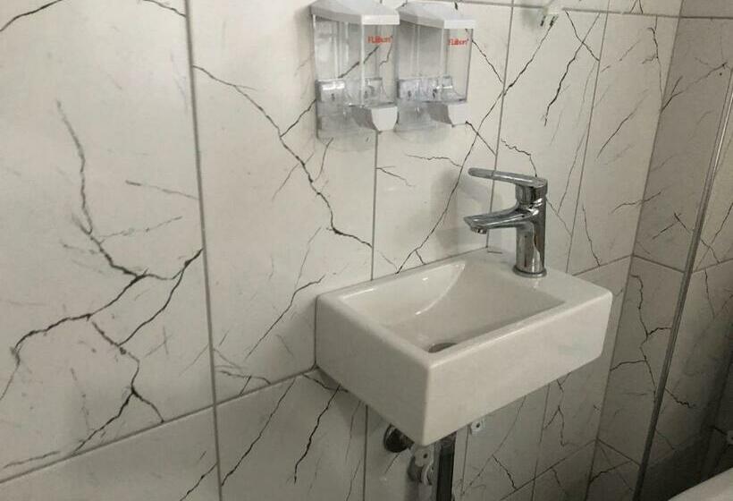 غرفة قياسية مطلة على المدينة, Nr1