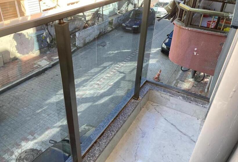 غرفة قياسية مطلة على المدينة, Nr1