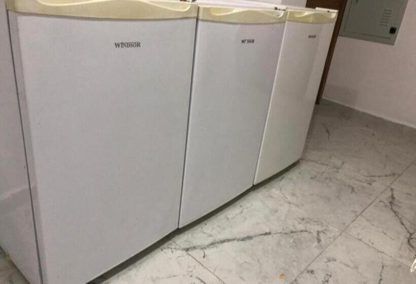 غرفة قياسية مزوَّدة بشُرفة, Nr1