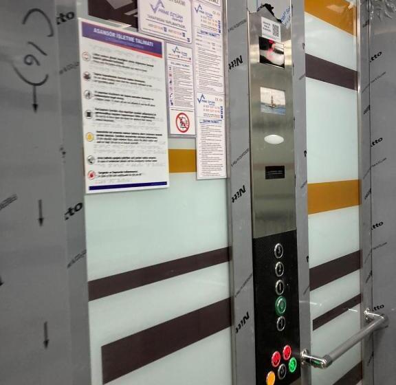 غرفة قياسية مزوَّدة بشُرفة, Nr1