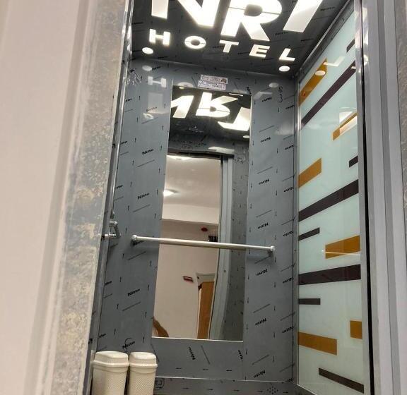 غرفة قياسية رباعية, Nr1