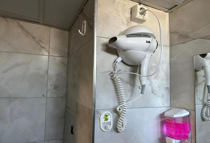 غرفة قياسية رباعية, Nr1