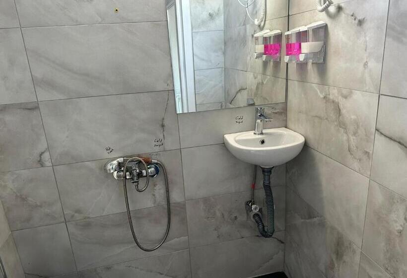 غرفة قياسية رباعية, Nr1