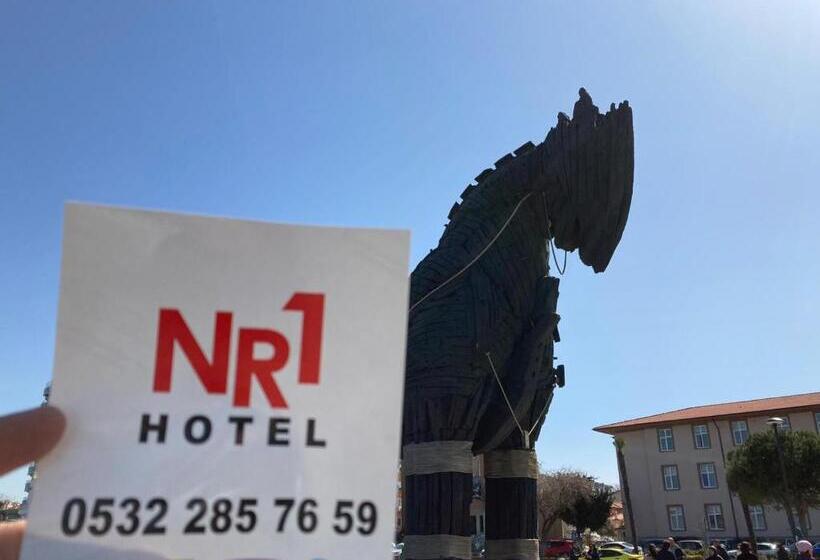 غرفة قياسية مزوَّدة بشُرفة, Nr1