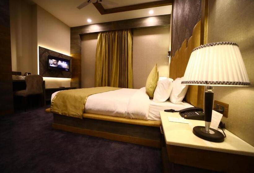 سوییت جونیور, Prime Land