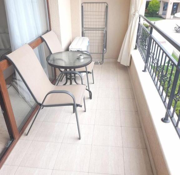 スタンダードスタジオ, Sea Dreams Apartment