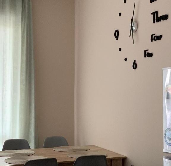 スタンダードスタジオ, Sea Dreams Apartment