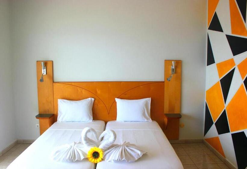 اتاق استاندارد با چشم‌انداز دریا, Falucho Paradise Beach