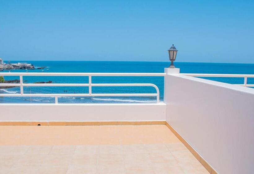 اتاق لوکس با چشم‌انداز دریا, Falucho Paradise Beach