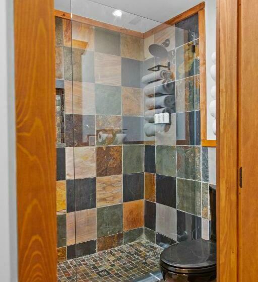 غرفة قياسية, The Horton