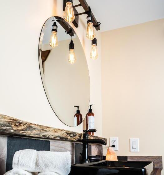 غرفة قياسية سرير كينج, The Horton