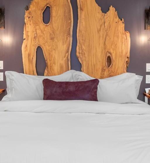 غرفة قياسية سرير كينج, The Horton