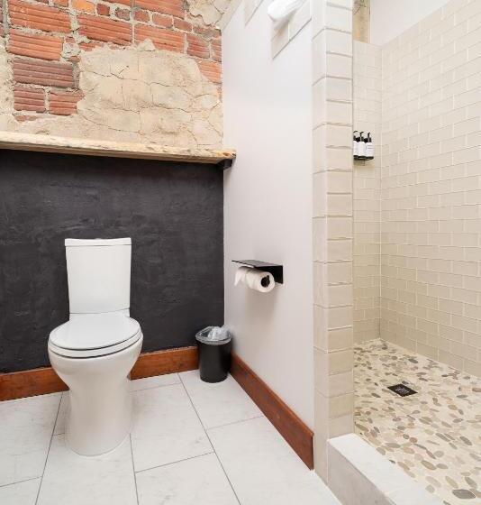 غرفة قياسية سرير كينج, The Horton