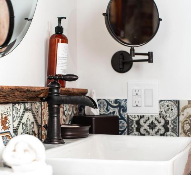 غرفة قياسية, The Horton